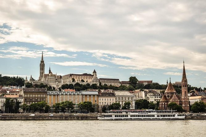 Castle District tour with Matthias Church Ticket & Cake & Coffee - Cake and coffee at a local café