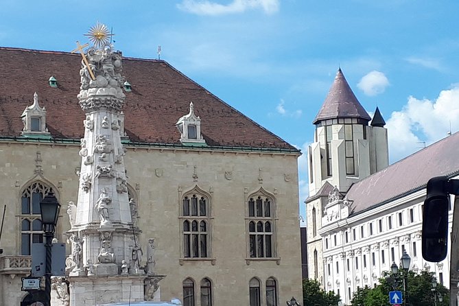 Castle district walk with legends - Timing, meeting point, and the finish at Vienna Gate