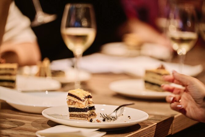 Central Budapest Food Walking Tour with Drinks Included - Key points at a glance