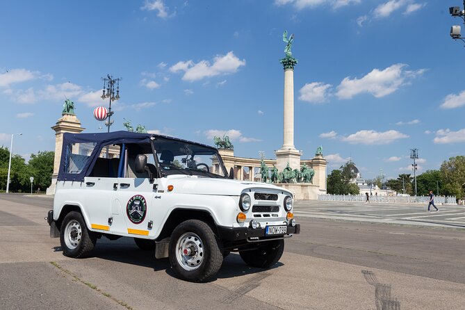 Cinematic Virtual Reality City Tour in a Russian Jeep - A Russian Jeep with a time machine inside