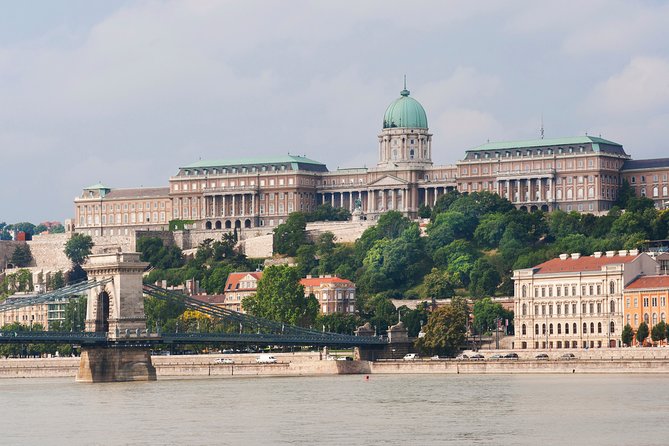 Classic Walk in Budapest Historical Center - Pesti Vigadó and the end of the shopping street