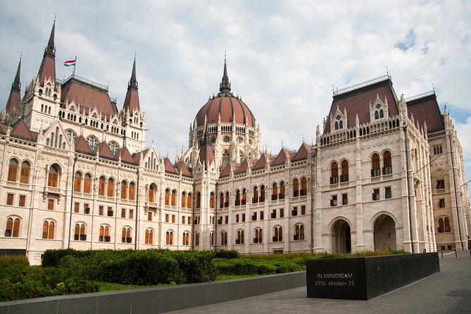 Classic Walk in Budapest Historical Center - St. Stephen’s Basilica and the cost of going inside