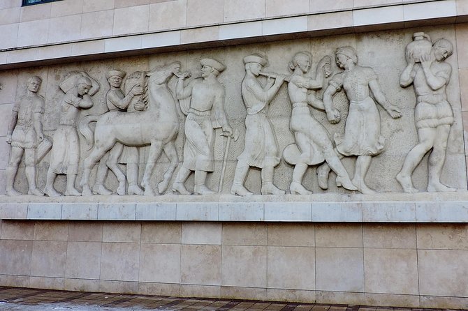 Communism in Hungary with a Historian - Riding the metro across the city