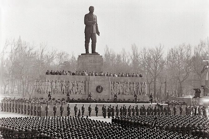 Communist Budapest Private Walking Tour - Ronald Reagan’s statue and Hungary’s American connection