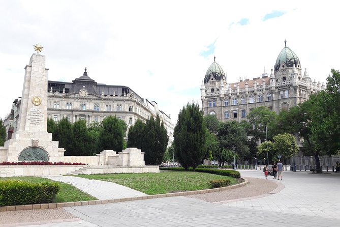 Comprehensive sightseeing tour - Andrassy Avenue and the elegant route into Pest