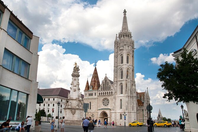 Comprehensive sightseeing tour - Parliament from the outside