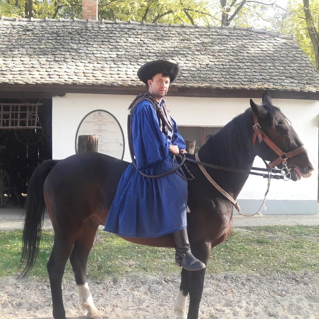 Countryside ranch, horse show & lunch - Why the small group changes the day