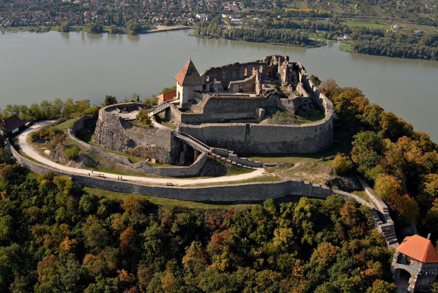 Danube Bend: Private 8-Hour Full Board Tour from Budapest - A quick step into Slovakia