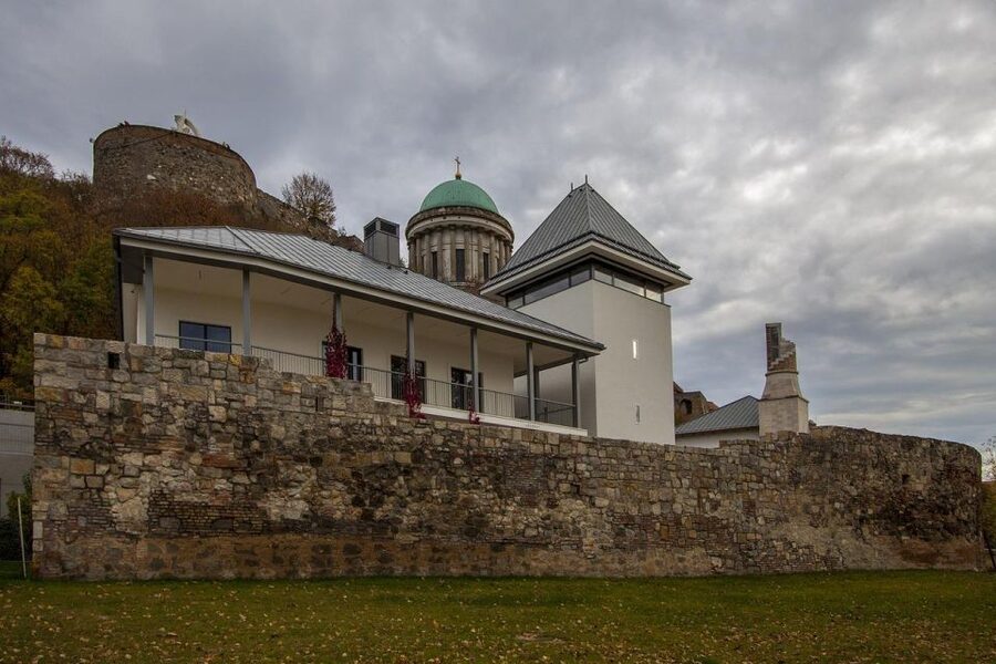Danube Bend: Private 8-Hour Full Board Tour from Budapest - Starting north with Dobogó-kő views