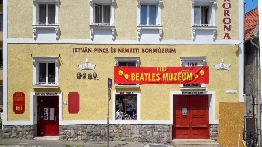 EGRI ROAD BEATLES MUSEUM - Following the Beatles in chronological order