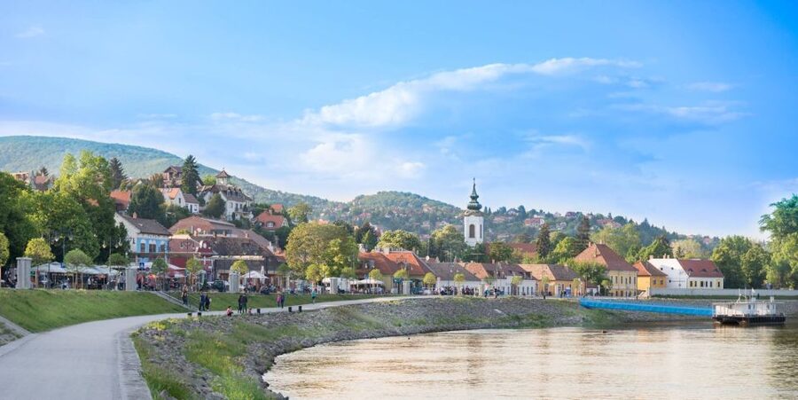 From Budapest: Danube Bend Full-Day Private Tour with Lunch - Leaving Budapest in a private minibus