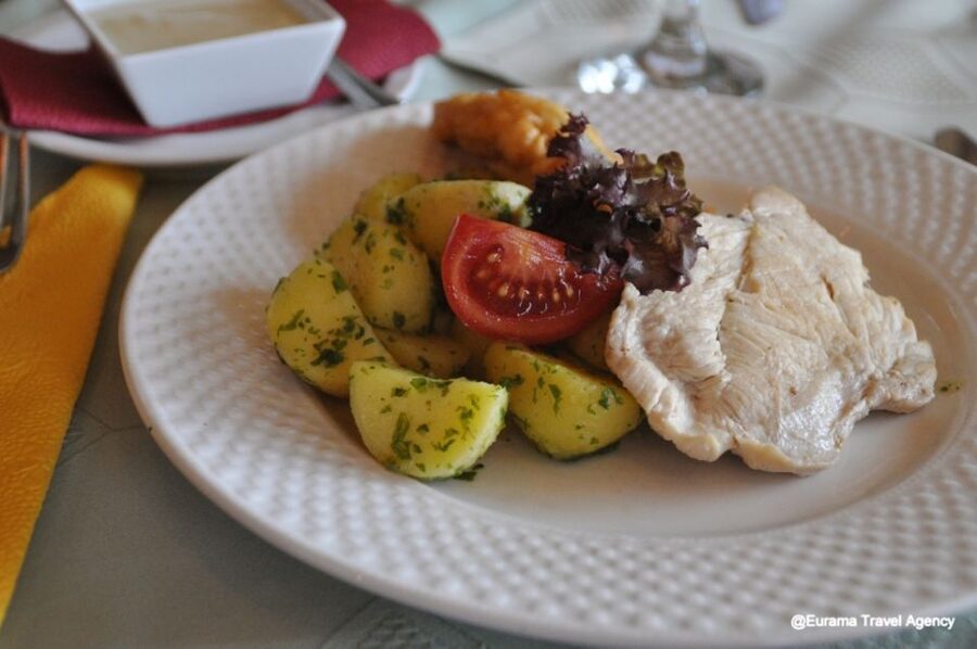 From Budapest: Full-Day Danube Bend Tour with Lunch - Szentendre, the artists’ village