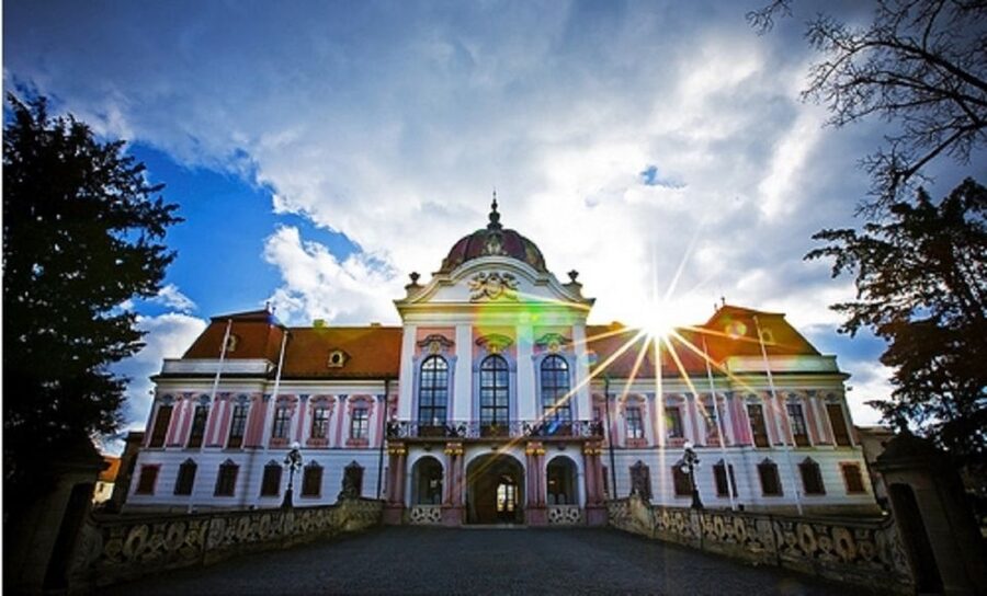 From Budapest: Gödöllő Royal Sissi Guided Tour - Why Gödöllő Palace makes a good half-day trip