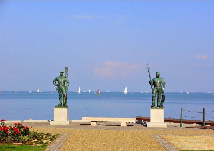 From Budapest: Lake Balaton Day Tour - One hour on Lake Balaton