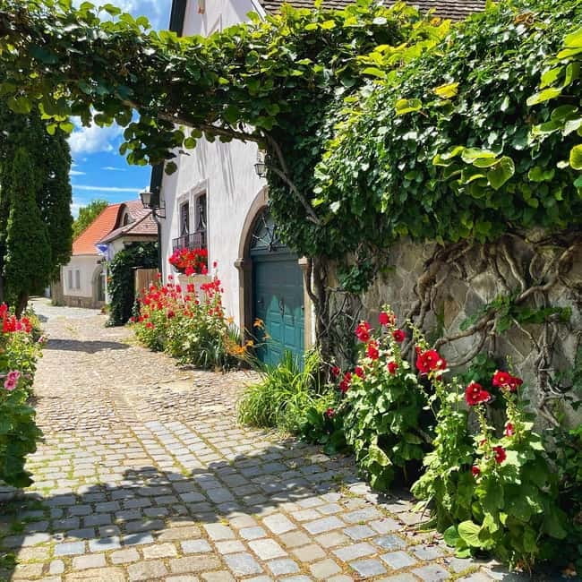From Budapest: Szentendre Day Trip with Street Food - A guide can make or break the experience