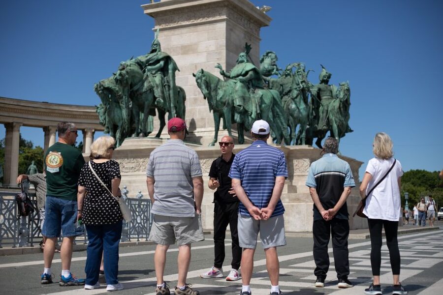 Full Day Budapest City Tour with Lunch, Wine & Dessert - A local guide makes the long route worthwhile