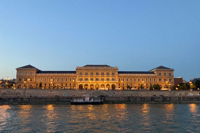 Half day Budapest city tour by car / minivan - Matthias Church and Fisherman’s Bastion