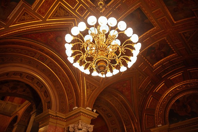Highlights & Hidden Gems of Budapest Private Tour - Why a private walk can improve your first day