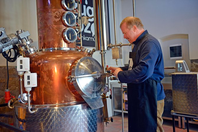 Hungarian pálinka distillery visit and tasting - The distillery visit makes the tasting useful