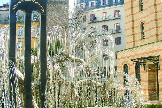 Jewish Heritage / Full tour - Walking toward the German Occupation Memorial