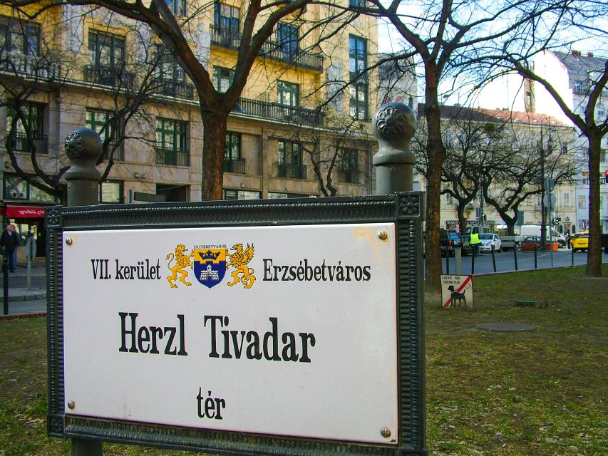 Jewish Heritage / Full tour - Jewish District streets, art, and current life