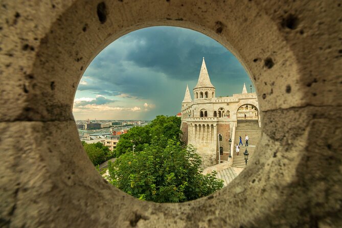 Live virtual walking tour in the Buda Castle quarter - Matthias Church on the way to Fisherman’s Bastion