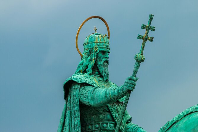 Live virtual walking tour in the Buda Castle quarter - Adam’s guide style and visual tools