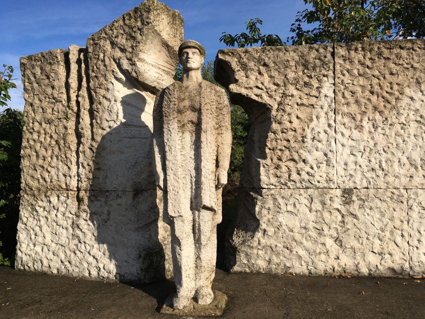 Memento Park: Official Guided Tour with Entry Ticket - Key points to know before you go