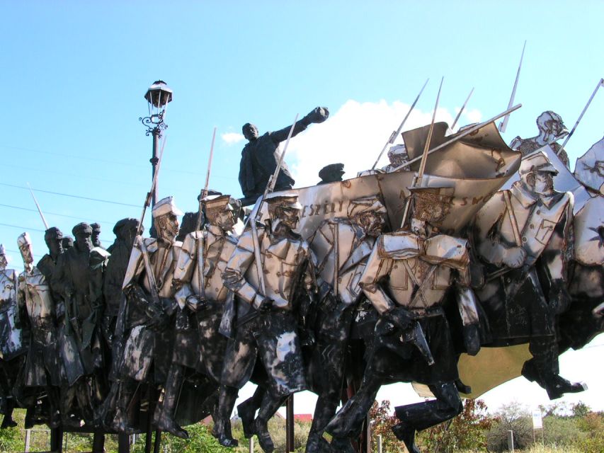 Memento Park: Official Guided Tour with Entry Ticket - Reading the statues in the Statue Park