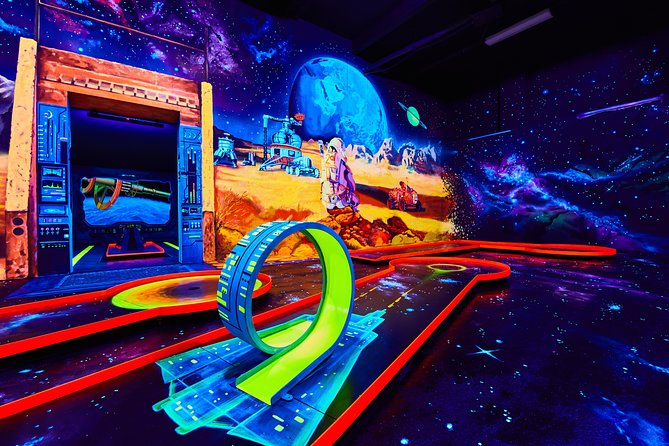 Neonis - 3D Blacklight Minigolf - What Neonis feels like after the UV lights come on
