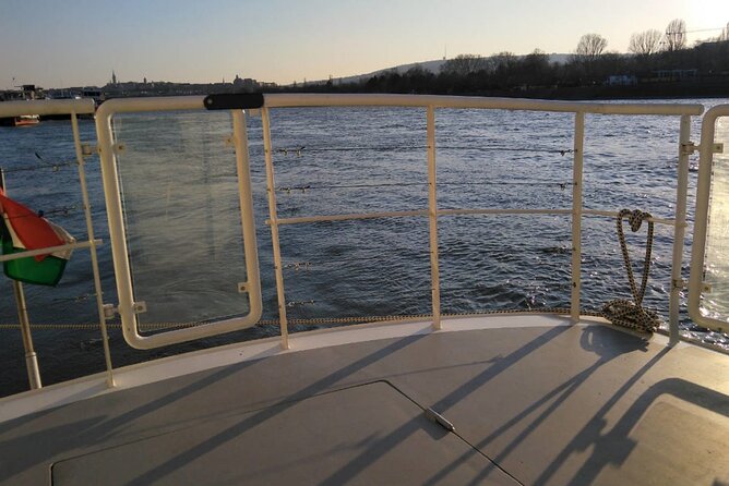 One hour Hen or Stag private party boat Budapest with unlimited beer and wine - Practical ways to make the hour better