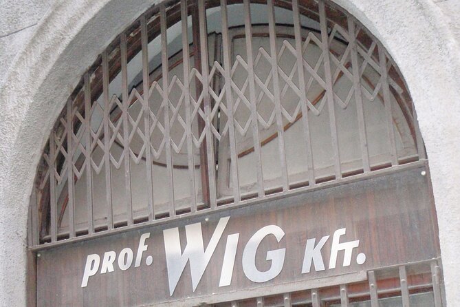 Past and Present of Budapest Jewish District Tour - Kazinczy Street explains Orthodox life today