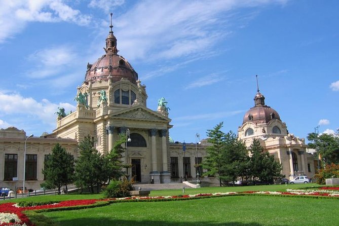 Private 4-hours City Tour of Budapest with private guide and Hotel Pick-up - Central Market Hall for a taste of everyday Budapest