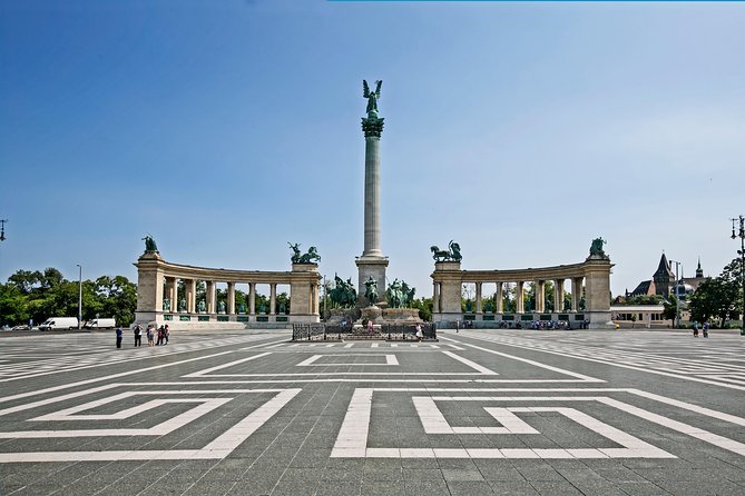 Private Budapest Bike Tour with Cafe Stop - Crossing to Buda Castle and Fisherman’s Bastion