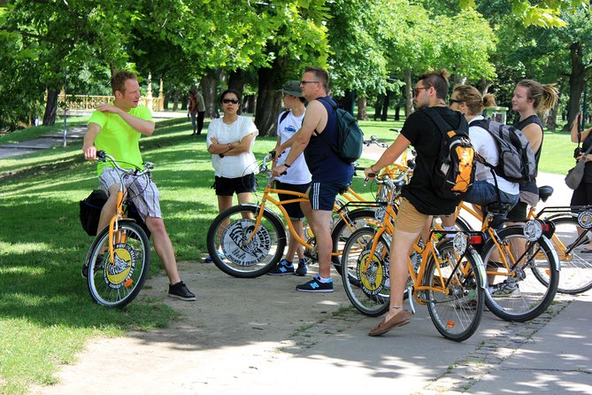 Private Budapest Bike Tour with Cafe Stop - Returning through the Great Market Hall and Jewish Quarter