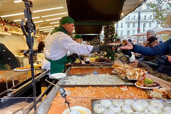 Private Budapest Christmas Market Tour with Chimney Cake & Mulled Wine - Gresham Palace and the walk between the stops