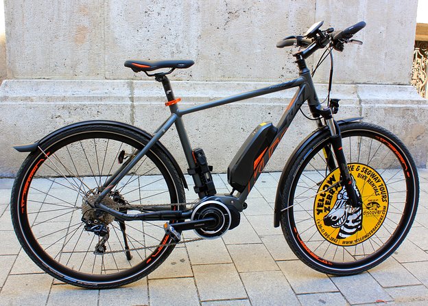 Private Budapest E-Bike Tour - Coffee, cake, and a useful pause