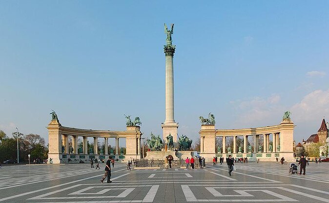 Private Budapest Sightseeing Tour: Royal Castle, Heroes Square, Chain Bridge - A fast look at Budapest from Buda to Pest
