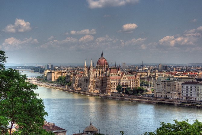 Private Budapest Sightseeing Tour: Royal Castle, Heroes Square, Chain Bridge - A taste of Budapest at Great Central Market Hall