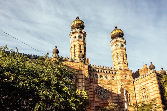 Private City Kickstart Tour: Budapest - Vigadó Square and a glimpse of old Pest
