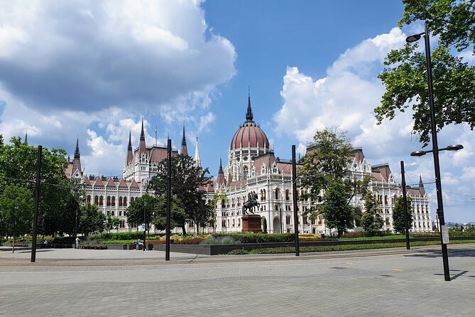 Private city tour by van - Hungarian State Opera House on Andrassy Avenue