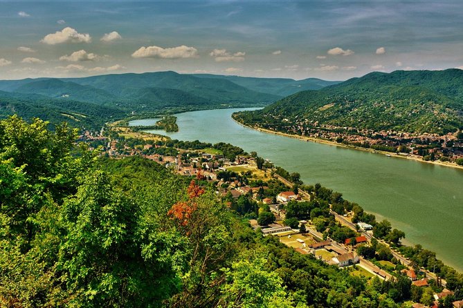 Private Danube Bend Experience with a comfortable air conditioned car - A comfortable 9:00 departure from Budapest