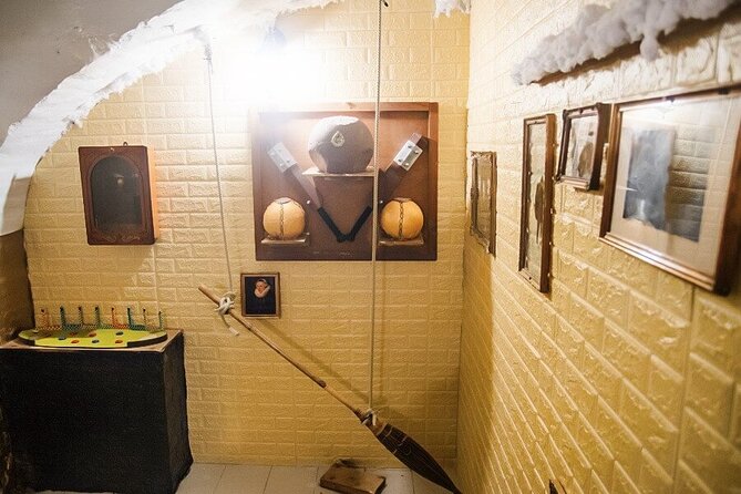 Private Escape Game Experience in Budapest - The host and communication during the hour