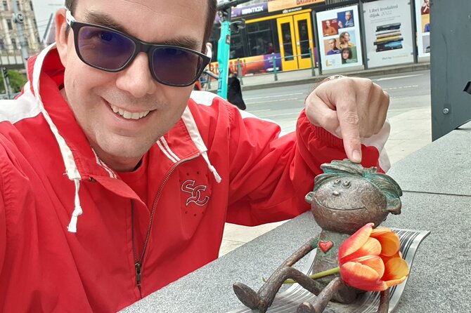 Private Family Friendly Walking Tour with Children in Budapest - Games, videos, snacks, and a small prize