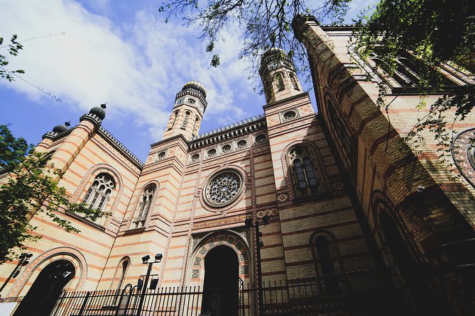 Private Jewish Heritage Tour of Budapest with Local Expert - Seeing the synagogue triangle