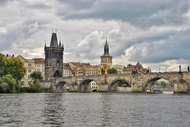 Private Transfer from Budapest to Prague with 2 hours for sightseeing - Who will get the most from this transfer?