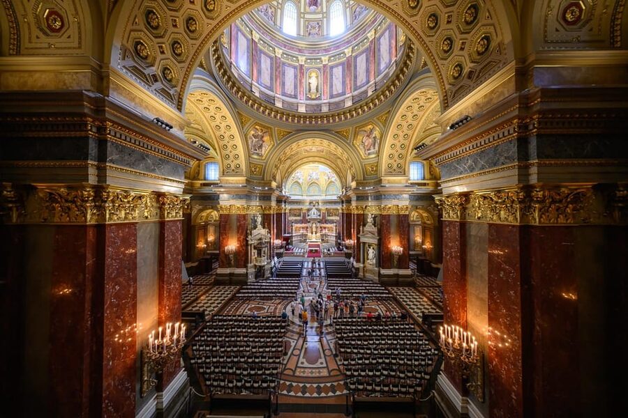 St. Stephen's Basilica: VIP Concert & After Hours Dome Visit - Entering the main aisle after closing