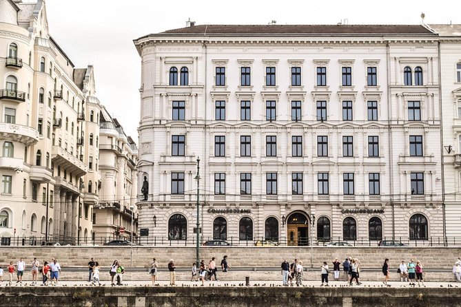 The beginner's guide to Budapest - Budapest Sightseeing Tour - Parliament, the Chain Bridge, and the Danube memorial