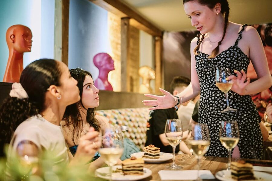 Tipsy Guided Food Tour with Drinks Included in Budapest - Guides who keep the group involved