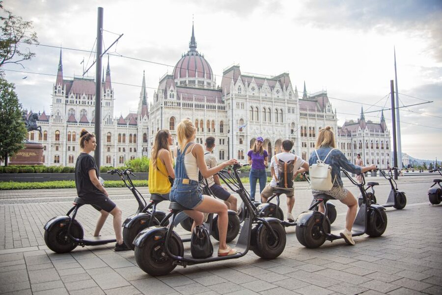 Top sights of Pest downtown on e-scooters incl. Parliament - Key points at a glance
